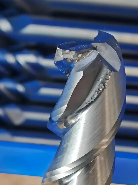 Milling cutter chipping